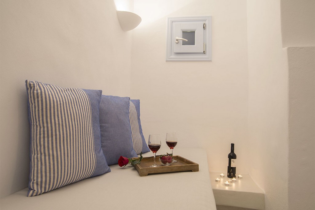 Honeymoon Suites Santorini With Private Jacuzzi Honeymoon Suite With Jacuzzi In Santorini