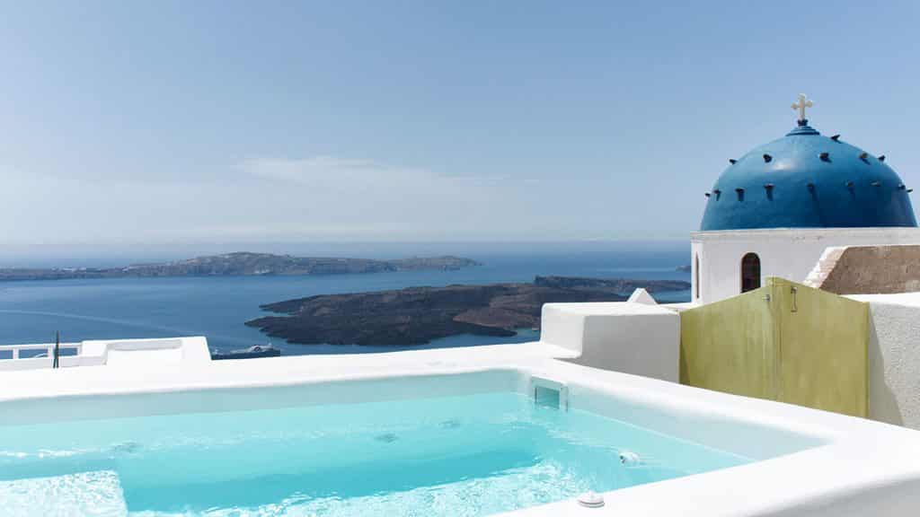 Santorini hideway house with jacuzzi and view to caldera | Blue Dolphins Apartments | Santorini Island Greece